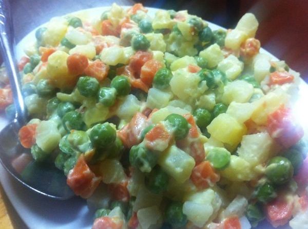 Imagen de una deliciosa ensalada rusa