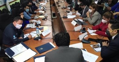 Diputados del congreso de Guatemala citan a personal del ministerio de desarrollo por que personas fallecidas reciben el bono de mil quetzales.