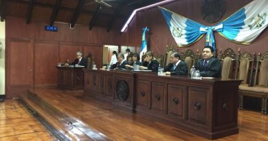 Magistrados de la Corte de Constitucionalidad de Guatemala dictando una resolución ilegal