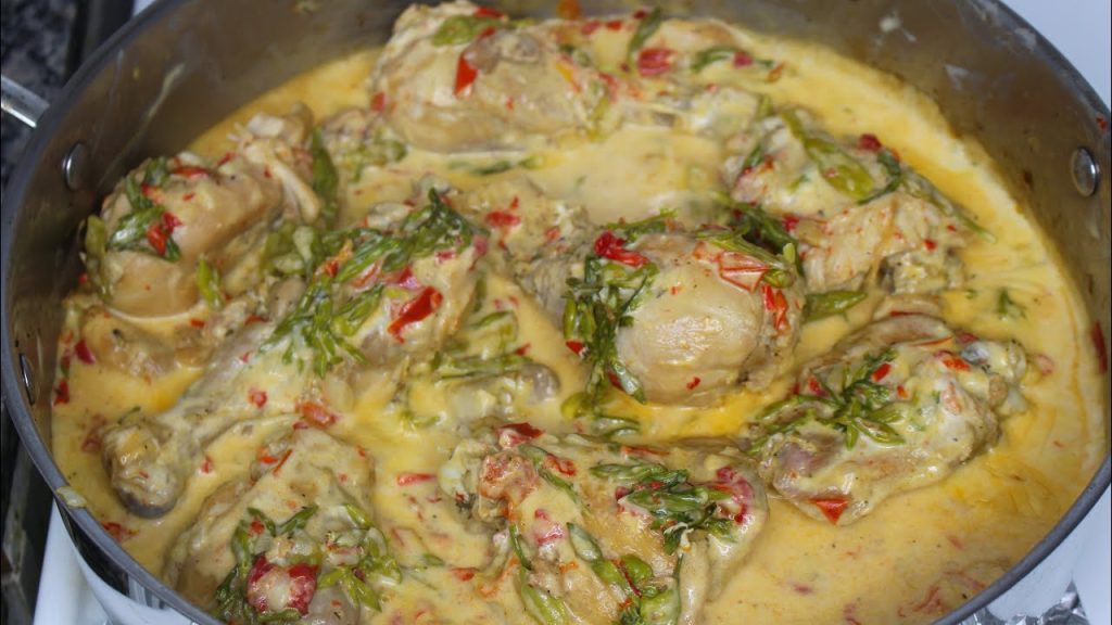 Receta de pollo en crema y loroco guatemalteco 1 plato de comida típica guatemalteca, pollo en crema y loroco
