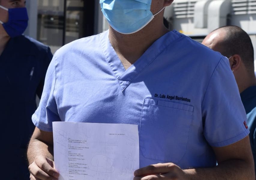 Médicos piden su salario e insumos para hospitales, mientras el Presidente Giammattei dice que todo esta bien en cadena nacional.