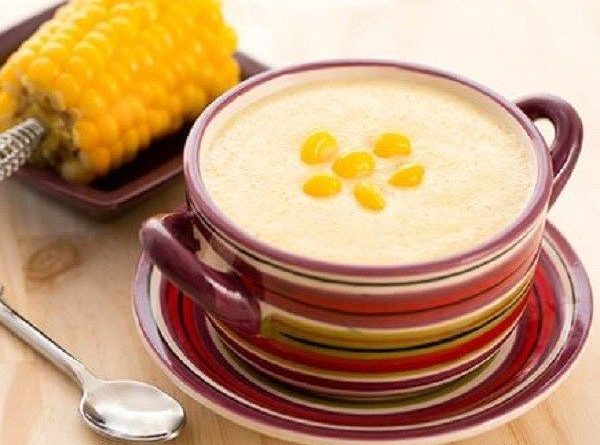 Atol de elote guatemalteco, deliciosa bebida de la gastronomía de guatemala, es una bebida caliente a base de maíz, se sirve en una taza de barro