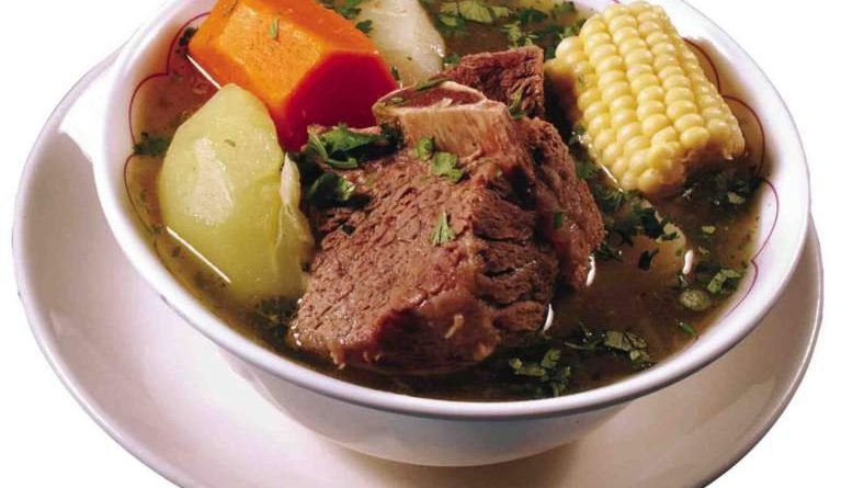 Delicioso plato de la gastronomia guatemalteca conocido como caldo de res