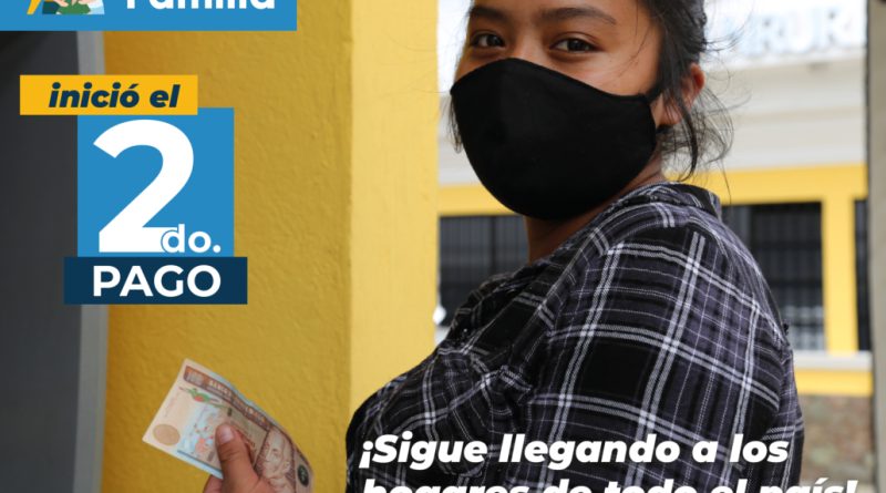 Imagen de guatemalteca recibiendo el segundo pago del bono familiar, ayuda que el gobierno de Guatemala le da a los ciudadanos por la pandemia