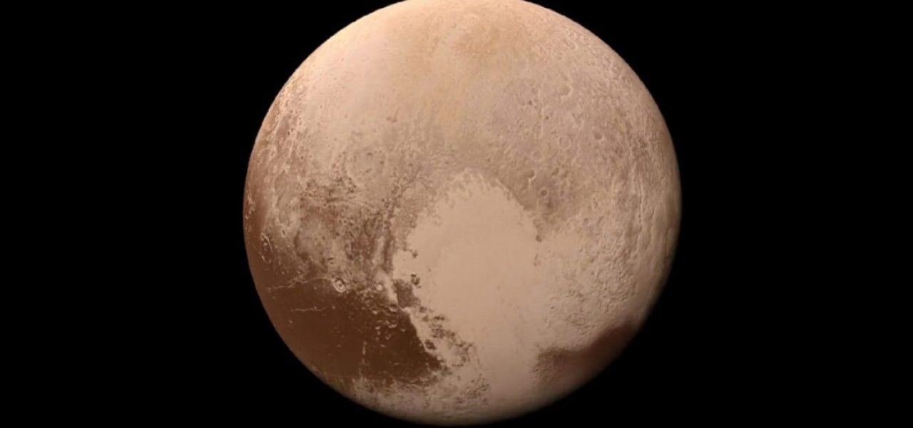 Plutón planeta enano de nuestro sistema solar, es de color marrón.