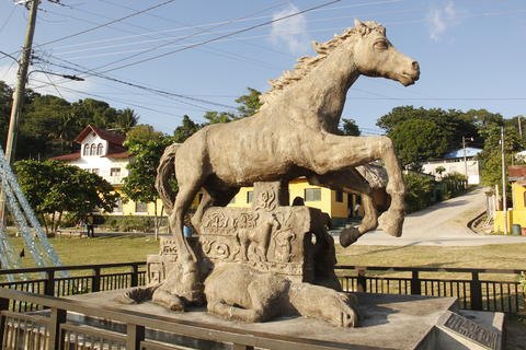Caballo de piedra hecho en Guatemala conocido como el Caballo de Cortés