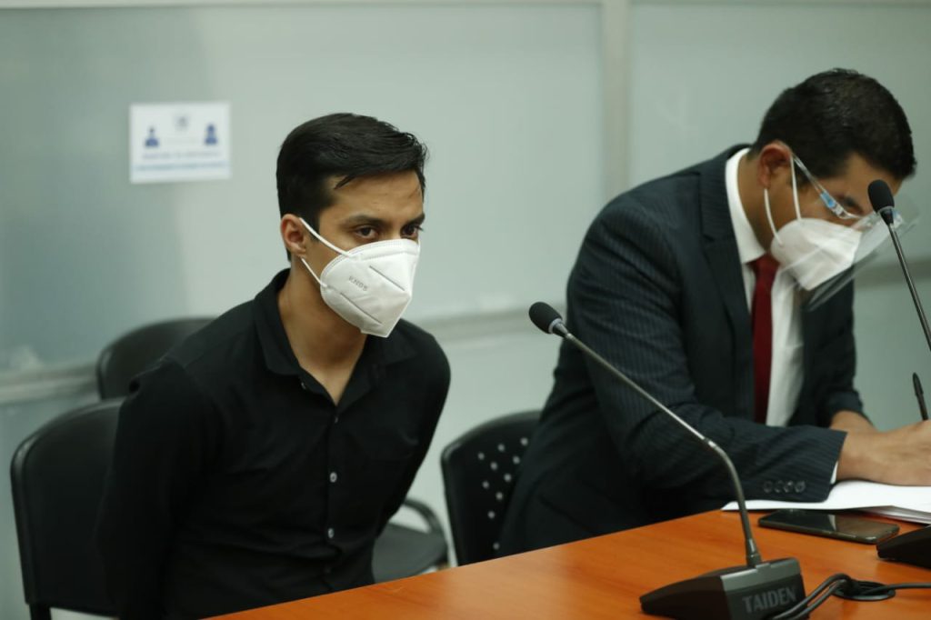 Periodista guatemalteco Sony Figueroa en una audiencia penal tras ser arrestado por ebriedad y escandalo.