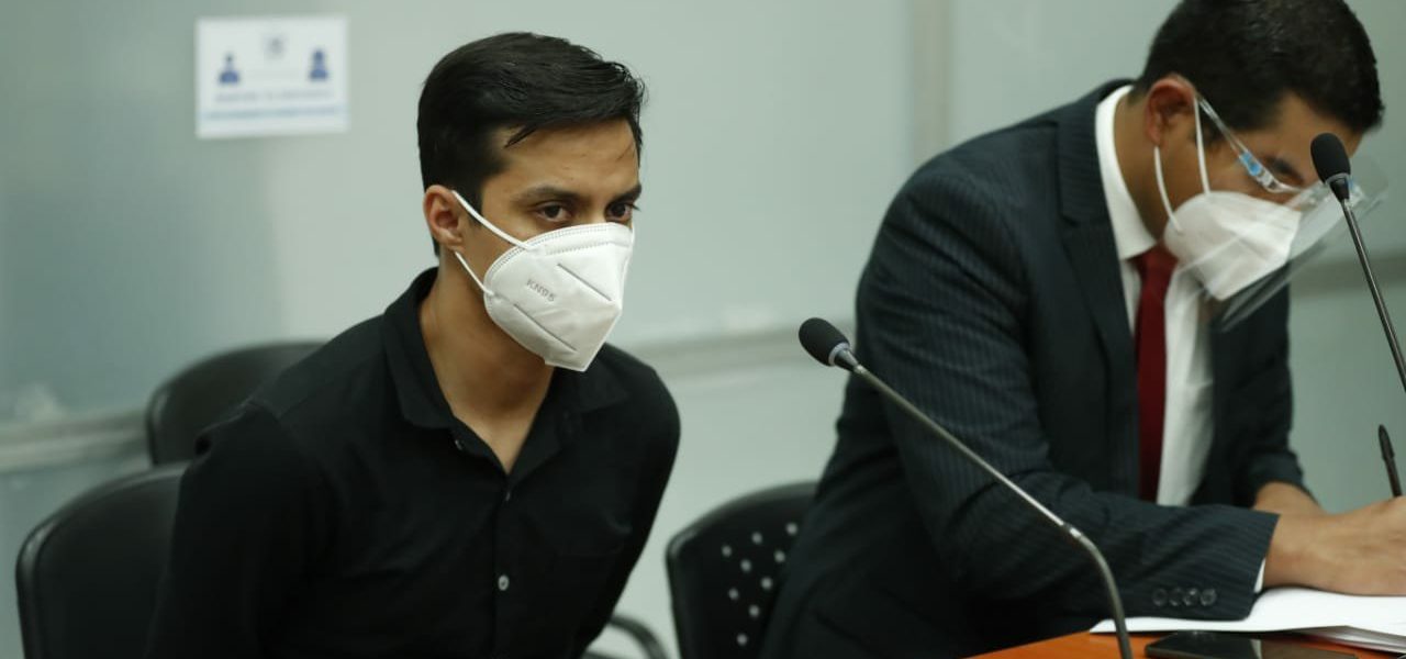 Periodista guatemalteco Sony Figueroa en una audiencia penal tras ser arrestado por ebriedad y escandalo.