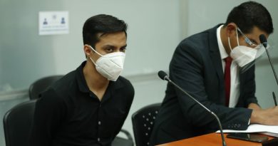 Periodista guatemalteco Sony Figueroa en una audiencia penal tras ser arrestado por ebriedad y escandalo.
