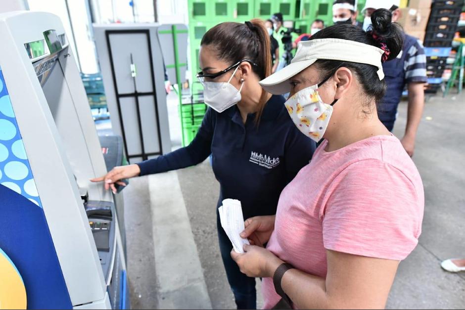 Ultimo pago del bono familia ya tiene fecha 1 mides bono familia guatemala programas sociales finanzas El tercer y ultimo pago del Bono familia según el Ministerio de Desarrollo Social -Mides- este pago se iniciara a dar a los beneficiados entre la ultima semana de septiembre y la primera de octubre según declaraciones del viceministro Marvon Cana.