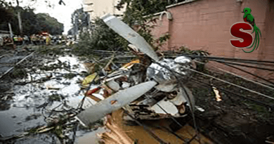 Avioneta se accidente en zona 9 de la capital de Guatemala, en la foto se observa los restos del vehículo aéreo
