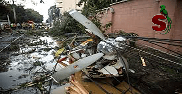 Avioneta se accidente en zona 9 de la capital de Guatemala, en la foto se observa los restos del vehículo aéreo
