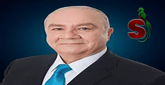 Roberto Molina Barreto, magistrado de la Corte de Constitucionalidad de Guatemala con un traje negro y una corbata azul