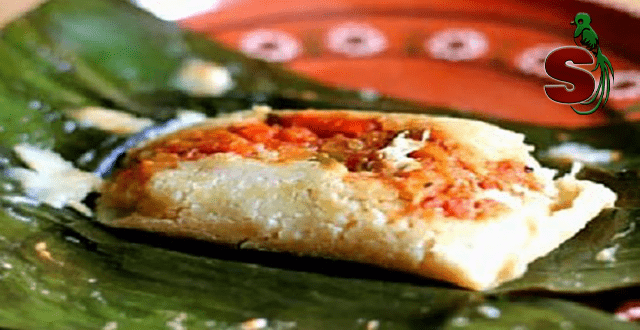 Receta de tamales de arroz guatemaltecos 1 Delicioso tamal de arroz guatemalteco, comida típica de Guatemala hecha a base da masa de arroz y envuelta en una hoja de platano