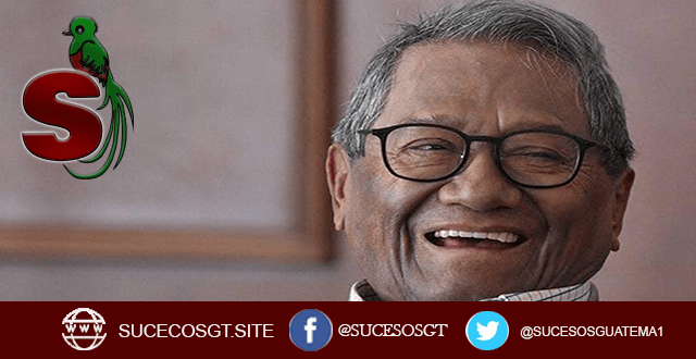 Fallece el Gran Armando Manzanero 1 El cantautor Armando Manzanero con unos lentes de aros negros