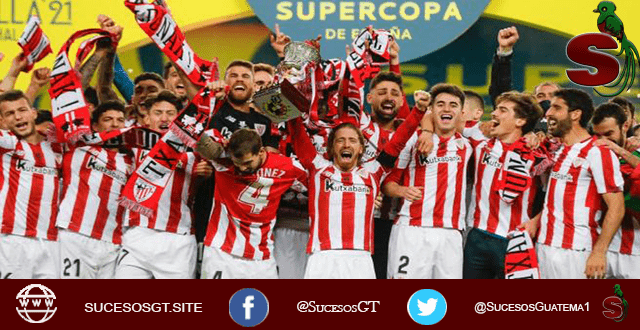 Athletic de Bilbao Campeón 1 Jugadores del equipo Athletic de Bilbao recibiendo la Supercopa de España