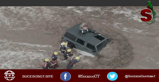 Rescate de un hombre y sus dos hijas tras inundaciones en EE.UU. 1 Peligroso rescate en USA