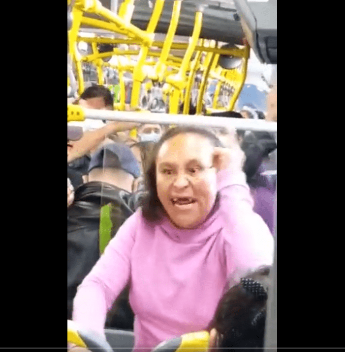 Ladrona hace escandalo para encubrir a sus cómplices 1 Ladrona en el transmetro