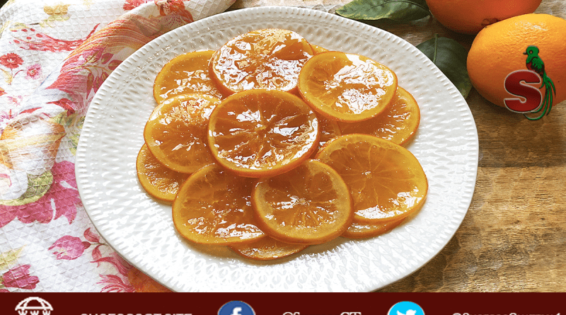 Un exquisito plato de naranjas confitadas