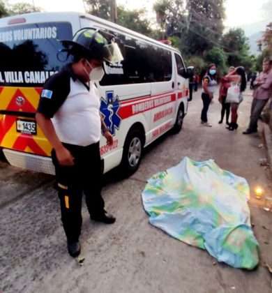 Vecinos persiguen y linchan a un sicario 1 Vecinos linchan a un sicario 3 Vecinos linchan a un sicario: cansados de la violencia dan caza a un sangriento sicario para lincharlo, luego de que este asesinara a una de sus víctimas en la aldea San José El Tablón de Villa Canales.