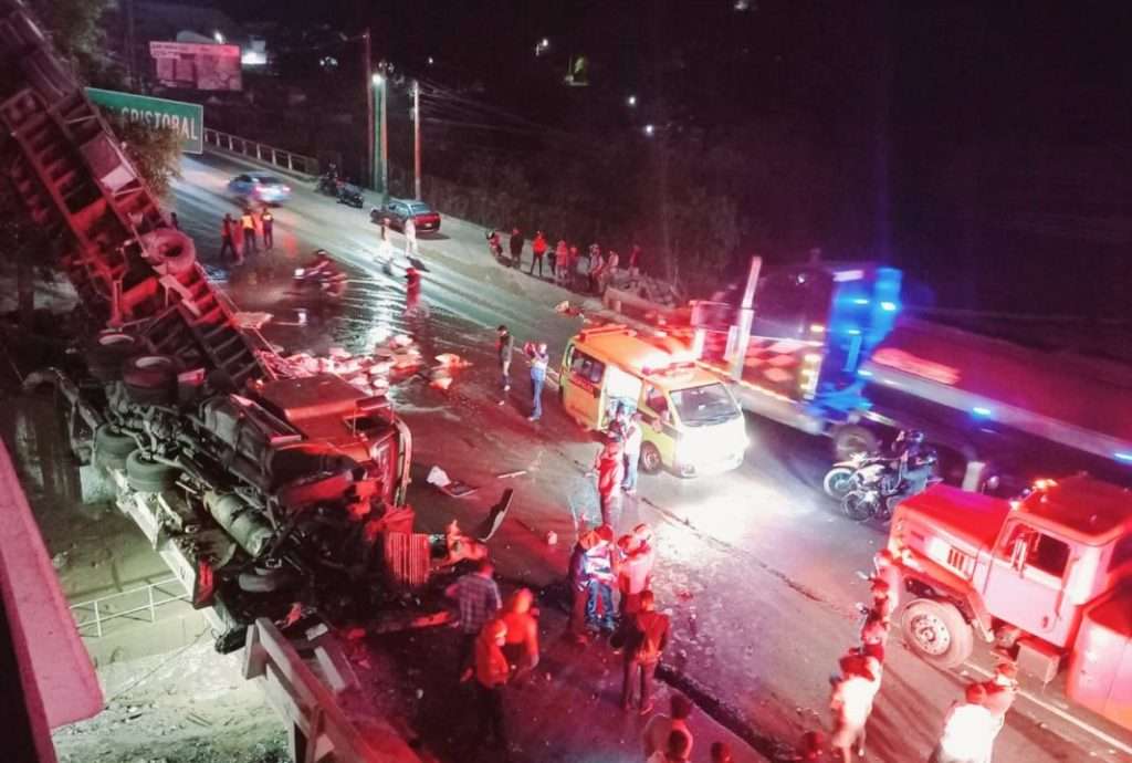 tráiler accidentado en Villalobos