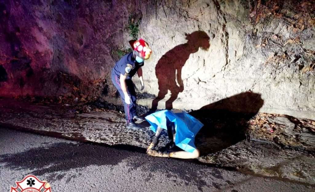 Queman a peligroso pandillero 2 queman a peligroso pandillero Los guatemaltecos hartos de las pandillas hacen justicia a con mano propia y queman a peligroso pandillero.