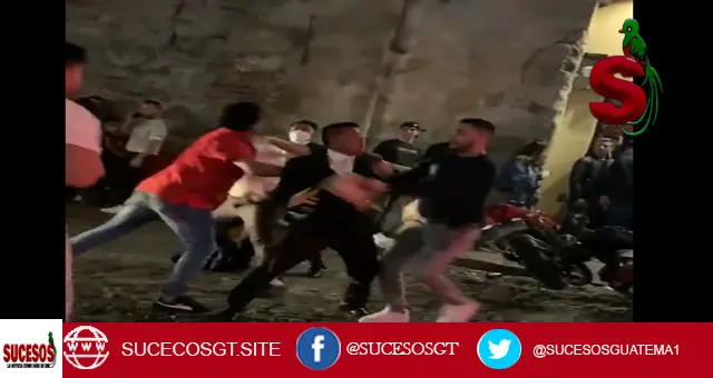 Filman pelea callejera en Antigua Guatemala 1 Pelea de borrachos en Antigua Guatemala
