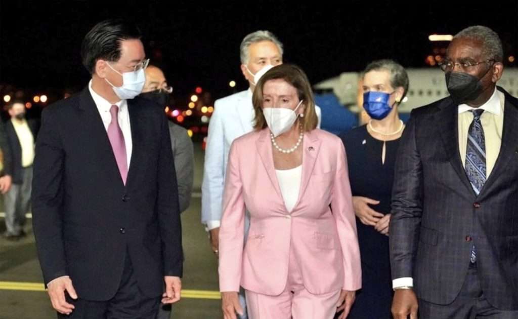 pelosi taywan 2 La visita a Taiwán de la presidenta de la cámara de representantes del Congreso de EE.UU., Nancy Pelosi, fue una acción temeraria pero no irracional, y dice mucho del agresivo juego que establece el gobierno de su país en el tablero mundial.