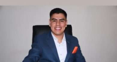 Edwin Eduardo Flores Perez Como se pueden dar cuenta el partido Prosperidad Ciudadana que lanzó como candidato para presidente a Carlos Pineda, subió en las encuestas para llegar a tener grandes posibilidades de estar en segunda vuelta y optar por la presidencia de Guatemala.