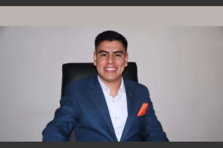 Edwin Eduardo Flores Perez Como se pueden dar cuenta el partido Prosperidad Ciudadana que lanzó como candidato para presidente a Carlos Pineda, subió en las encuestas para llegar a tener grandes posibilidades de estar en segunda vuelta y optar por la presidencia de Guatemala.