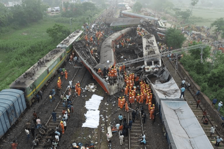 accidente de trenes El informe sobre el accidente ferroviario ocurrido el pasado mes de junio en el estado indio de Odisha, que resultó en 291 muertos y más de mil heridos, ha sido enviado recientemente y se espera su aprobación.