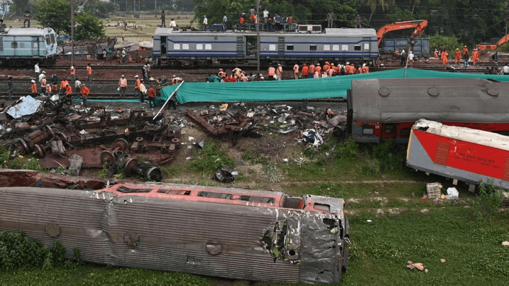 choque de trenes 3 El informe sobre el accidente ferroviario ocurrido el pasado mes de junio en el estado indio de Odisha, que resultó en 291 muertos y más de mil heridos, ha sido enviado recientemente y se espera su aprobación.