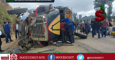 foto de bus que volcó en ruta interamericana.