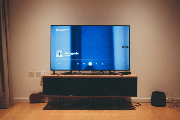 Imagen2 La tecnología Smart TV ha transformado nuestra forma de interactuar con el mundo del entretenimiento. No es solo un televisor, es una puerta a un universo de posibilidades. Cuando enciendes tu Smart TV, te sumerges en una experiencia que va más allá de la simple visualización de programas de televisión.