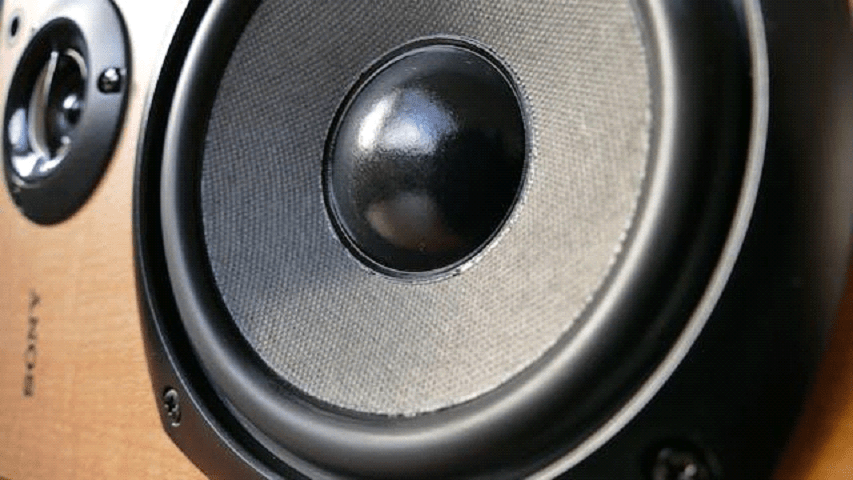 Cómo saber la potencia de un equipo de sonido y elegir el adecuado 3 equipo de sonido 2 Muchos usuarios se preguntan cómo saber la potencia de un equipo de sonido, ya que esta especificación influye en el volumen y el rendimiento del sistema. Este factor también determina la calidad del audio y la fidelidad de la reproducción. Comprenderlo te ayudará a hacer una compra informada y aprovechar al máximo tu sistema de sonido.