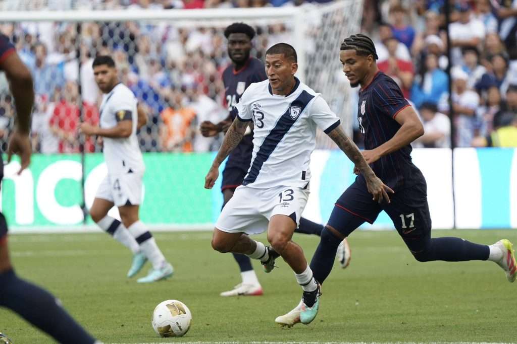 Guatemala se despide de la Copa Oro 2025 con la frente en alto: una hazaña que unió a todo un país 2 PArtido Guatemala vs USA La selección nacional de Guatemala cerró con honor y valentía una participación histórica en la Copa Oro 2025. Este martes, la Azul y Blanco cayó 2-1 frente a Estados Unidos en las semifinales del torneo, pero lo hizo dejando el alma en la cancha, demostrando que el fútbol guatemalteco está más vivo que nunca.