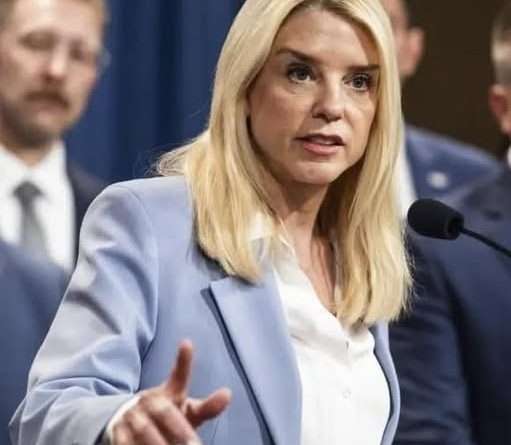 Pam Bondi dando declaraciones que Bernardo Arévalo es narcotraficante