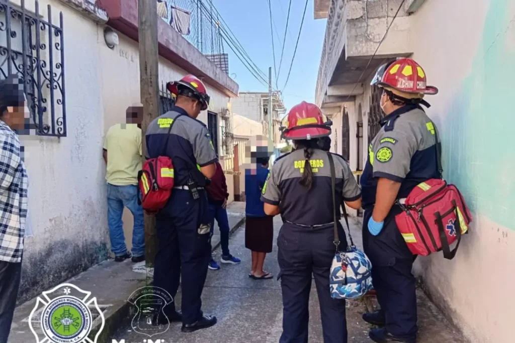 Inacif confirma causa de muerte de adulto mayor hallado en Mixco: dos inquilinas son las principales sospechosas 1 macabro hallazgo La Fiscalía Municipal de Mixco continúa con las investigaciones por la muerte de un adulto mayor cuyos restos fueron localizados dentro de su vivienda en la colonia El Milagro, zona 6 de Mixco.