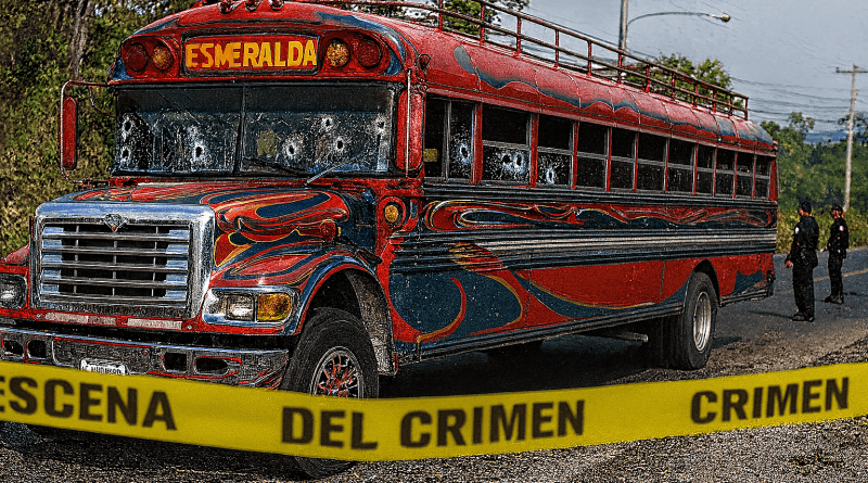 Imagen de referencia de asalto a camioneta esmeralda.