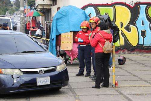 Conductor muere repentinamente en plena vía pública de la zona 9 capitalina 3 conductor muere 3 Un trágico incidente ocurrió la mañana del martes 11 de noviembre en la zona 9 de la Ciudad de Guatemala, cuando un hombre de 55 años falleció de forma repentina mientras conducía su vehículo.