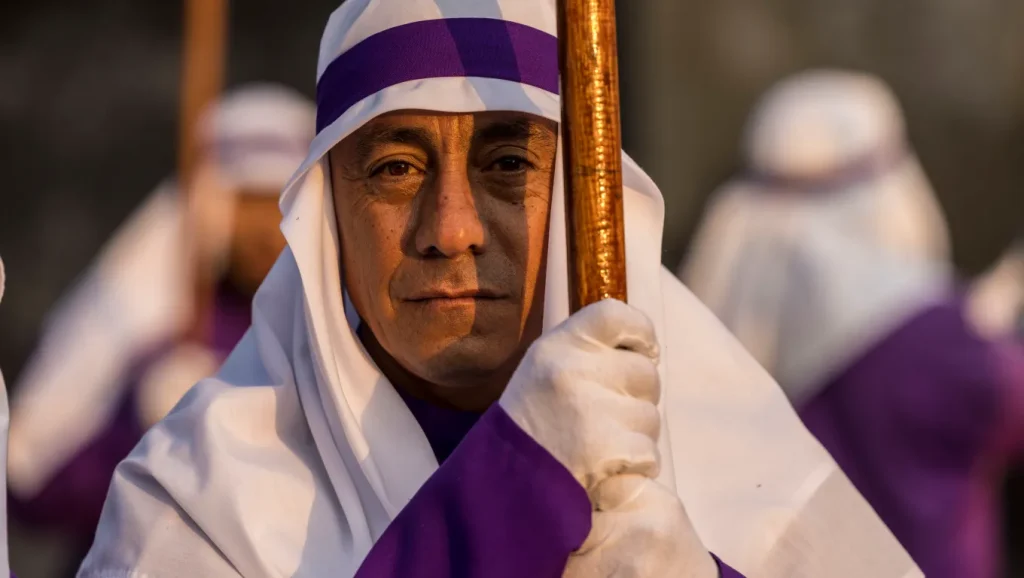 Guía de Cuaresma 2026: Procesiones y velaciones en Antigua Guatemala del 24 al 28 de marzo 1 Antigua Guatemala ANTIGUA GUATEMALA – La ciudad colonial se encamina hacia el cierre de la Cuaresma 2026 con una agenda cargada de fervor y tradición. Entre el Martes de Dolores y el Sábado anterior a Ramos, la fe se desborda en las calles y templos de las aldeas y el casco urbano, preparando el terreno para la Semana Mayor.