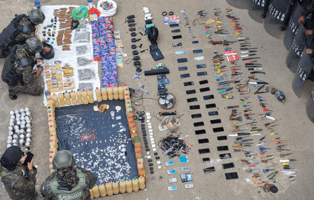 La impactante requisa en Pavón: túnel, 850 cervezas y celulares 9 Requisa en Pavon c 1 Una requisa en Pavón dejó al descubierto un túnel en construcción, bebidas alcohólicas, teléfonos celulares, presuntas drogas y cientos de objetos punzocortantes dentro de la Granja Modelo de Rehabilitación Pavón, en Fraijanes.