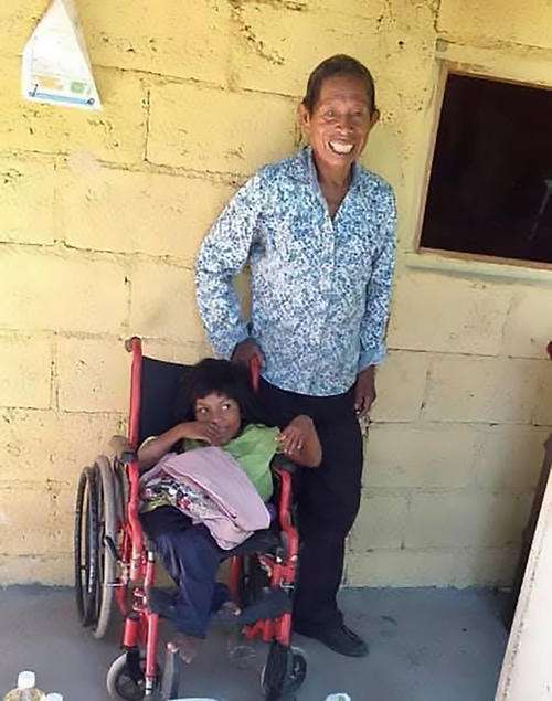 Abuelo y su nieta con discapacidad son asesinados dentro de su vivienda en Huehuetenango 2 abuelo Un hombre de la tercera edad y su nieta, una adolescente con discapacidad, fueron encontrados sin vida tras un violento ataque ocurrido en una vivienda del cantón Espino Blanco, aldea Acal, en el municipio de San Ildefonso Ixtahuacán, Huehuetenango.