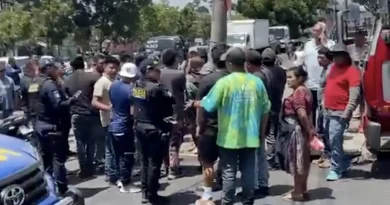 roba motos Un hombre señalado por vecinos de intentar robar una motocicleta fue retenido por comerciantes y transeúntes en la calzada Atanasio Tzul y 34 calle de la zona 8 de la Ciudad de Guatemala.
