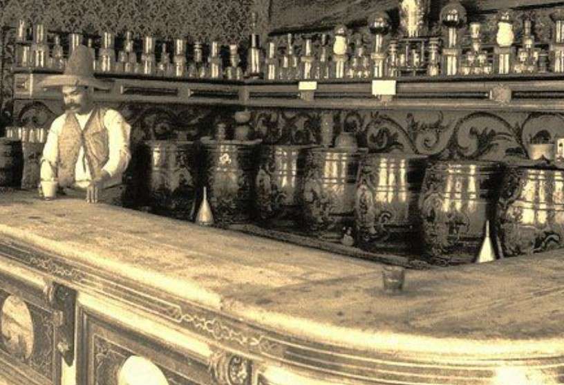 La aterradora leyenda de la Siguanaba: relato de terror junto al Motagua 3 una taberna La leyenda de la Siguanaba sigue siendo una de las historias de terror más conocidas de Guatemala. En sus distintas versiones, se habla de una mujer de larga cabellera que aparece de noche cerca de ríos, caminos solitarios y barrancos. Su belleza atrae a los hombres, pero quienes se acercan demasiado descubren un rostro imposible de olvidar.