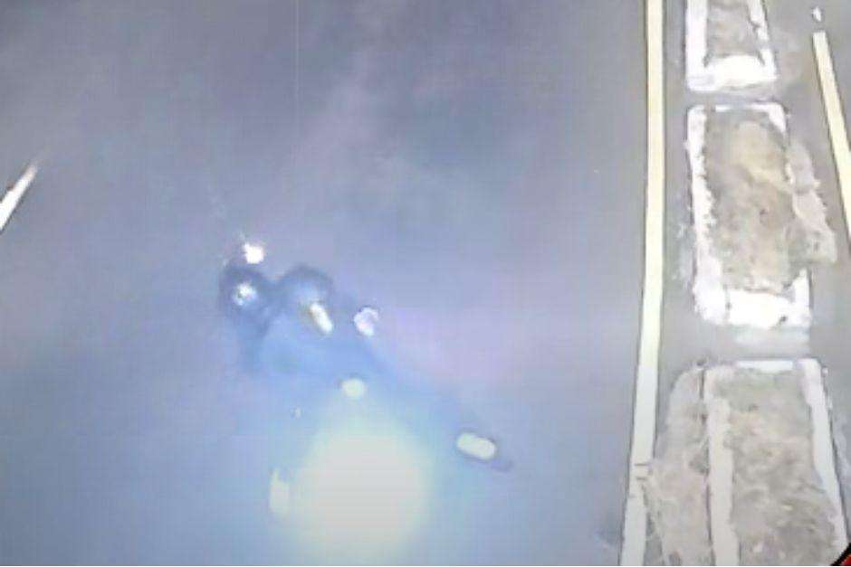 victoma Dos presuntos asaltantes murieron luego de intentar robar a un motorista en el kilómetro 38 de la ruta al Pacífico, en el ingreso a la autopista Palín-Escuintla. El hecho ocurrió durante la madrugada de este martes 25 de agosto y quedó registrado parcialmente por cámaras de seguridad.