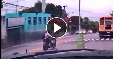 Aparatoso choque queda grabado en video en un sector de la zona 18 accidente aparatosdo choque